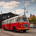 Historyczne tramwaje i autobusy na ulicach Krakowa